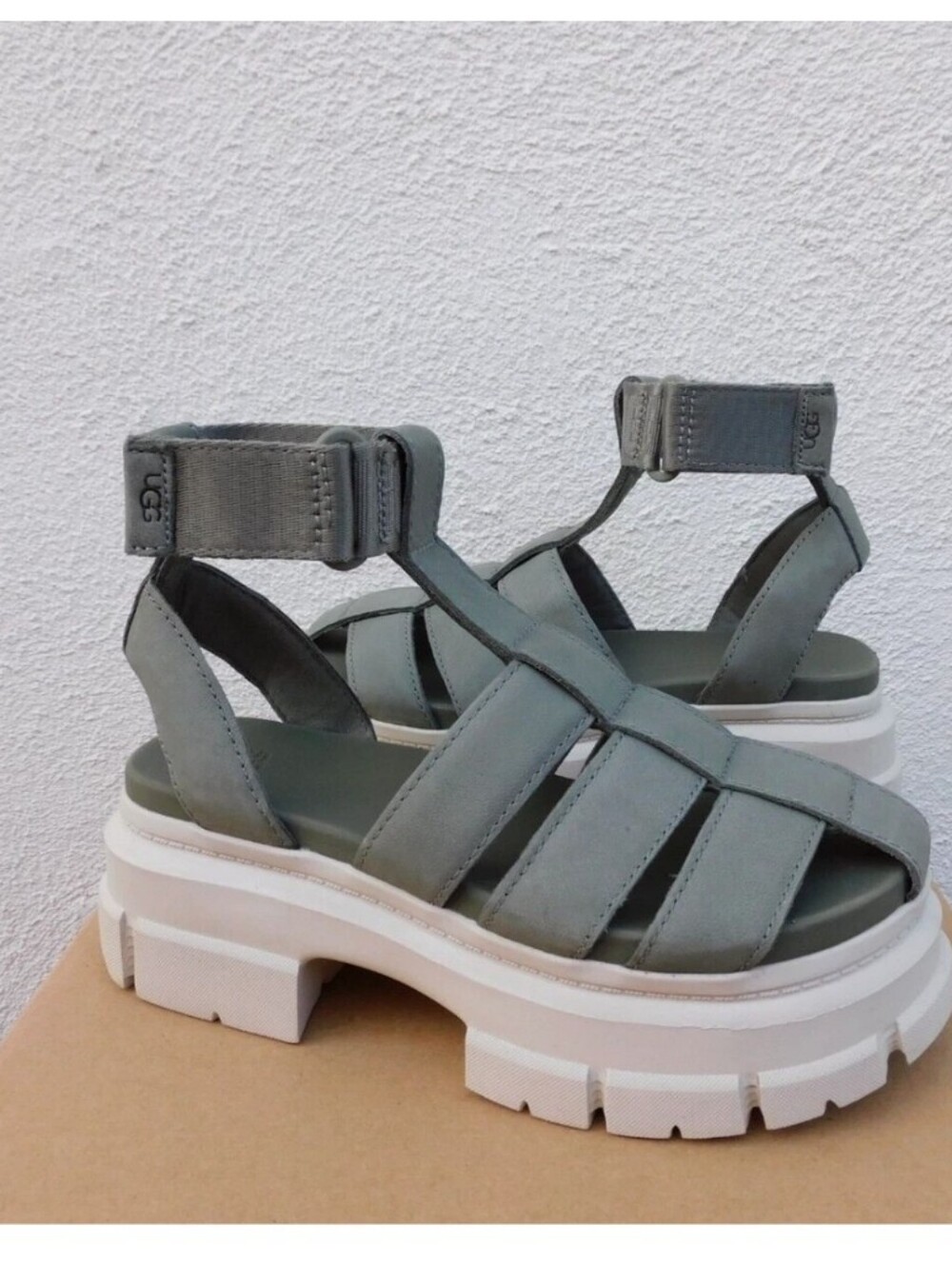 UGG ASHTON STRAPPY PLATFORM GLADIATOR SANDALS MOSS GREEN S. 8